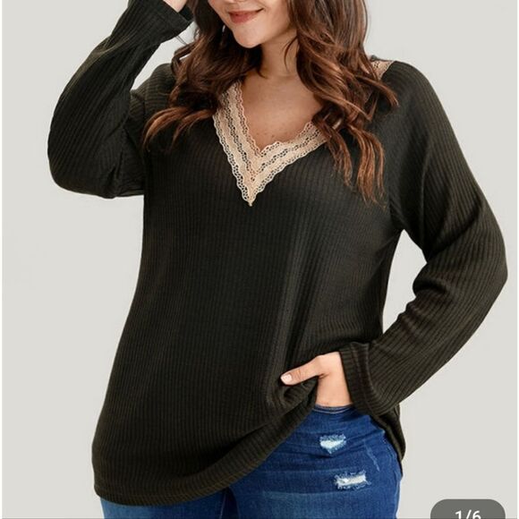 NWT BloomChic v neck lace trim top 10/M - Picture 2 of 8